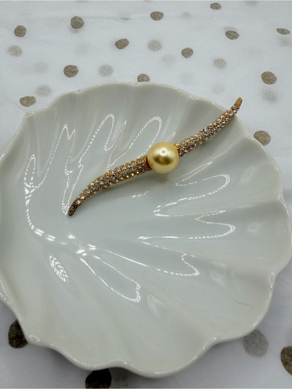 Vintage Gold Pearl Accent crystal brooch - Elegant Sparkle